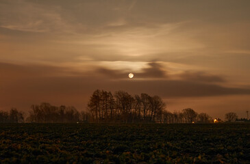 Aufgehender Mond in Sachsens Brand-Erbisdorf