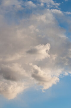 View of the sky with clouds on a late winter afternoon