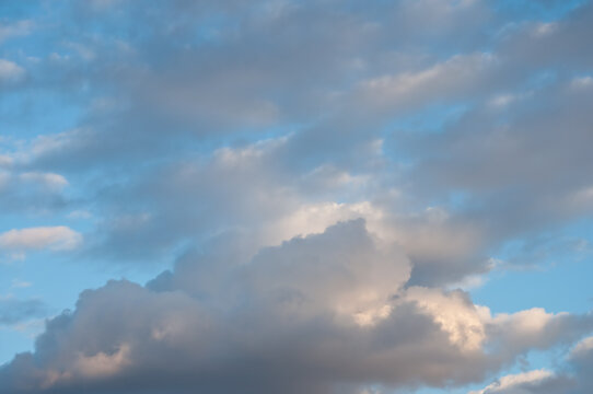 View of the sky with clouds on a late winter afternoon