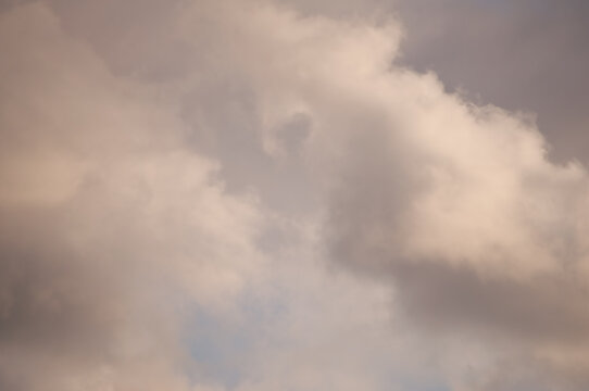 View of the sky with clouds on a late winter afternoon