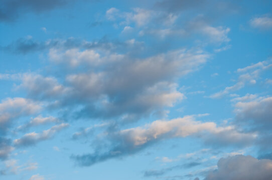 View of the sky with clouds on a late winter afternoon