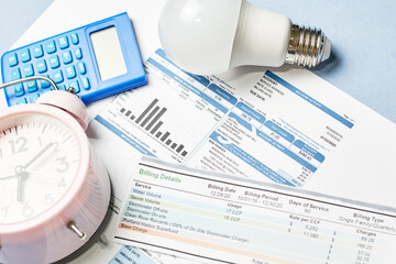 Monthly utility bills. Cost of Utilities. Planning for utility costs in the monthly budget. Electricity bills by state monthly report. Budget for highly-variable utility bills - obrazy, fototapety, plakaty