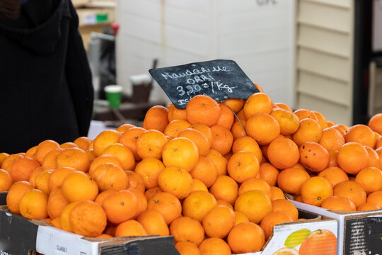 Etal de mandarines au marché