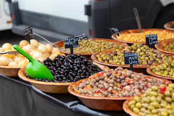 Etal d'olives au marché