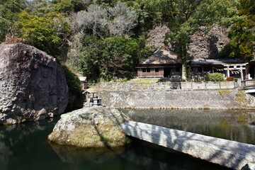 Fototapeta na wymiar 大分県豊後高田市にある天念寺と川中不動の岩石