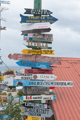 Punta Arenas no Chile.  Placas de distância para cidades no mundo. 