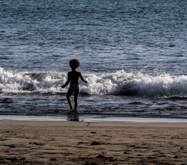 chłopiec na plaży © Marcin