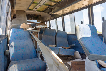 Ônibus abandonado se deteriorando