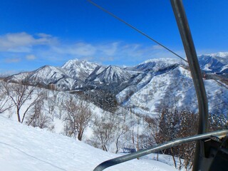 快晴のスキー場、最高のコンデションのゲレンデ、雪山です。