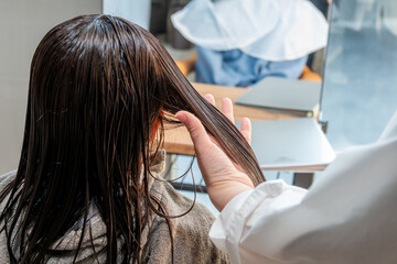 透明感カラー黒で叶える上品な艶と奥行き|VIM hair 天神店(福岡県福岡市)