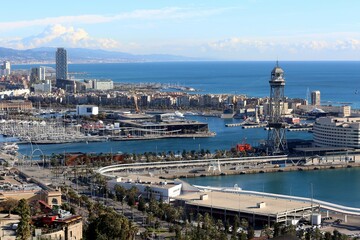Fototapeta premium View of Maremagnum Shopping Center building and Aerial Tramway Torre Jaume of Port Vell