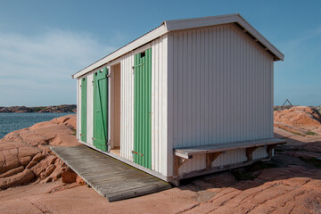 Obraz na płótnie Canvas Small bathhouse in the skerries in Sweden II