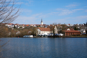 Obraz premium neckar river with city and church in the background