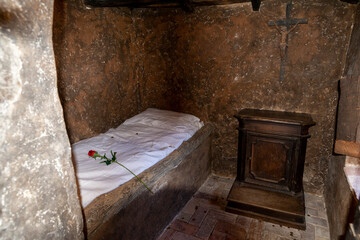 bedroom where santa rita was born in rocca porena