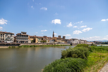 Fototapeta na wymiar view of Arno river in Florence, Italy.