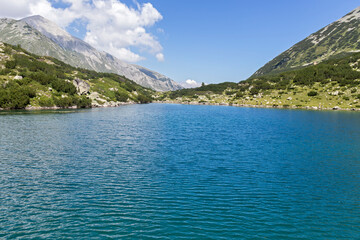Obraz premium Pirin Mountain and Fish Banderitsa lake, Bulgaria