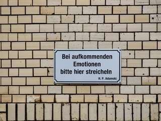 Fototapeta na wymiar sign on a brick wall 