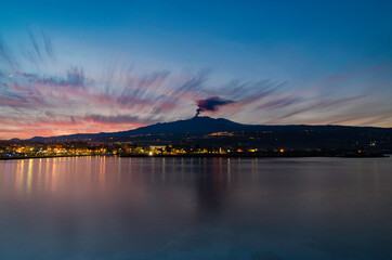 Riposto: crepuscolo dal porto con Etna sullo sfondo