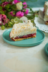 ciasto z malinami i bezą © dusiowa