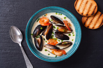 Cream soup with mussels