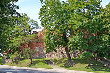 Fototapeta na wymiar View of the fortress wall of Insterburg Castle on a summer day (XIV century). Chernyakhovsk, Kaliningrad region