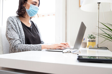 girl with a mask working on the computer