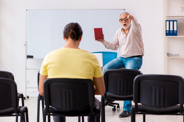 Obraz premium Young male student and experienced teacher in pandemic concept