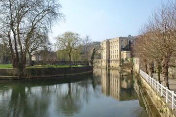 Obraz premium river through a town