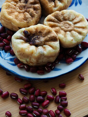 한국음식 국화모양 팥빵 
