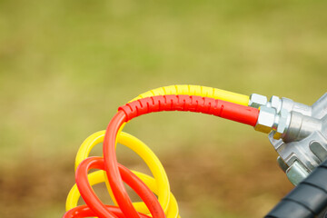 Pipe system of hydraulic valves in agricultural machinery