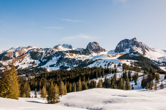 Gantrisch, Berner Oberland, Fribourg, Berner Alpen, Chrummfadeflue, N&uuml;neneflue, Leiterepass, B&uuml;rglen, Ochsen, Morgetepass, Gantrischseeli, Gurnigel, Wintersport, Winter, Fr&uuml;hling, Alpen, Schweiz