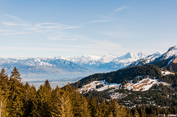 Gantrisch, Berner Oberland, Berner Alpen, Thunersee, Eiger, Mönch, Jungfrau, Fribourg, Schweizer Alpen, Aussichtspunkt, Wanderweg, Frühling, Schweiz