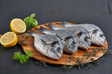 Chilled whole raw bream