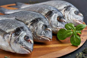 Chilled whole raw bream