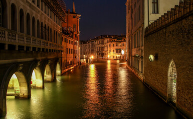 Naklejka premium A canal in Venice in night-time