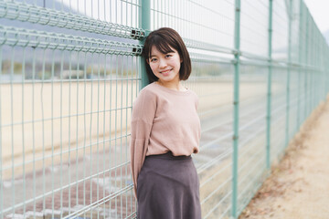 Fototapeta premium 公園の女性