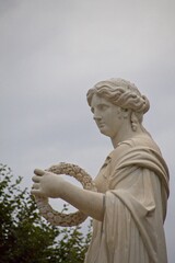 Obraz premium a statue in the park