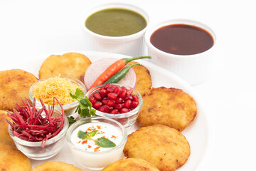Famous Aloo Tikki Chaat Snacks Also Known As Alu Ki Tikkia A Seasoned Boiled Mashed Potato Cutlet Or Patties Served With Dahi Chat Masala Anar Sev Bhujia Chopped Chukandar Imli Sauce And Green Chutney