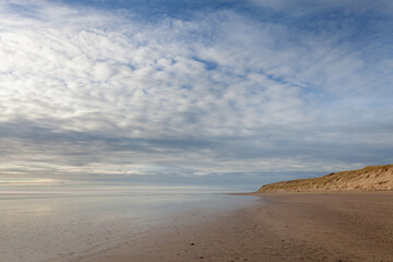 Fototapeta na wymiar Vast empty sand beach in north devon, england on a sunny day