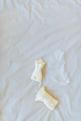 Obraz premium Two trendy soy candle female and male bodies on the grey background