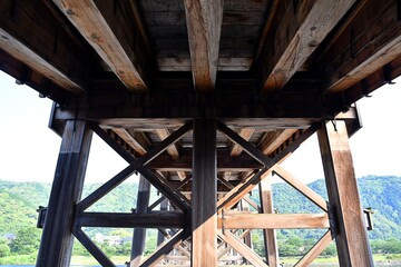 Fototapeta na wymiar 古い木製の橋