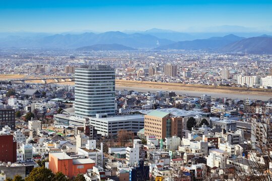 高台から見た　岐阜市の都市景観と建設中の岐阜市役所