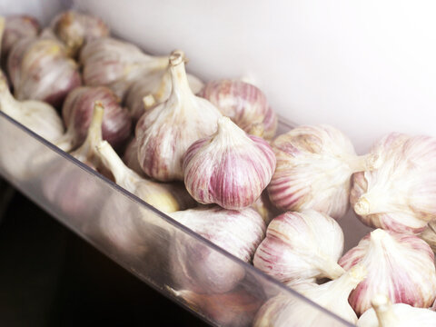 garlic bulbs with garlic cloves