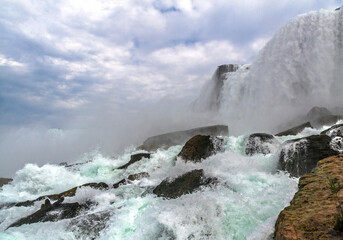 dramatic and spectacular photos of Niagara Falls.