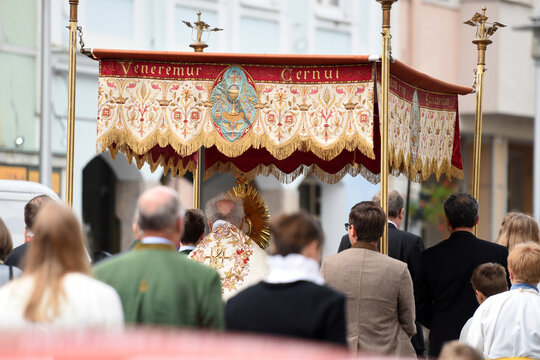 Fronleichnamsprozession in Schwanenstadt; &Ouml;sterreich; Europa - Corpus Christi procession in Schwanenstadt; Austria; Europe