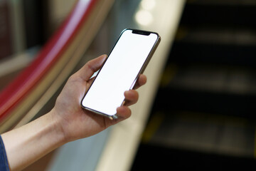 夜の街スマートフォンと手