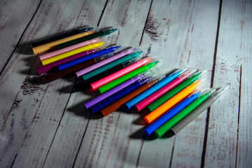 Obraz premium pencil, color, drawing, isolated, art, pencils, white, school, education, colorful, pen, red, green