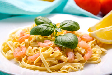 Pasta with shrimps, basil and tomatoes