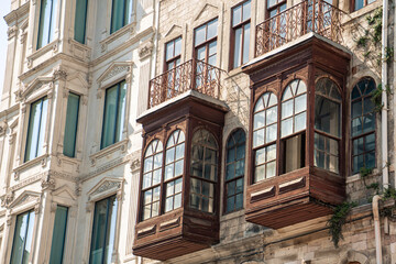 Fototapeta na wymiar The architecture of the old buildings of istanbul. Walk through the old Istanbul