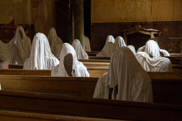 Geister in der Kirche